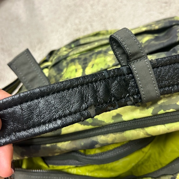 Amazing LULULEMON bag! - Picture 4 of 5